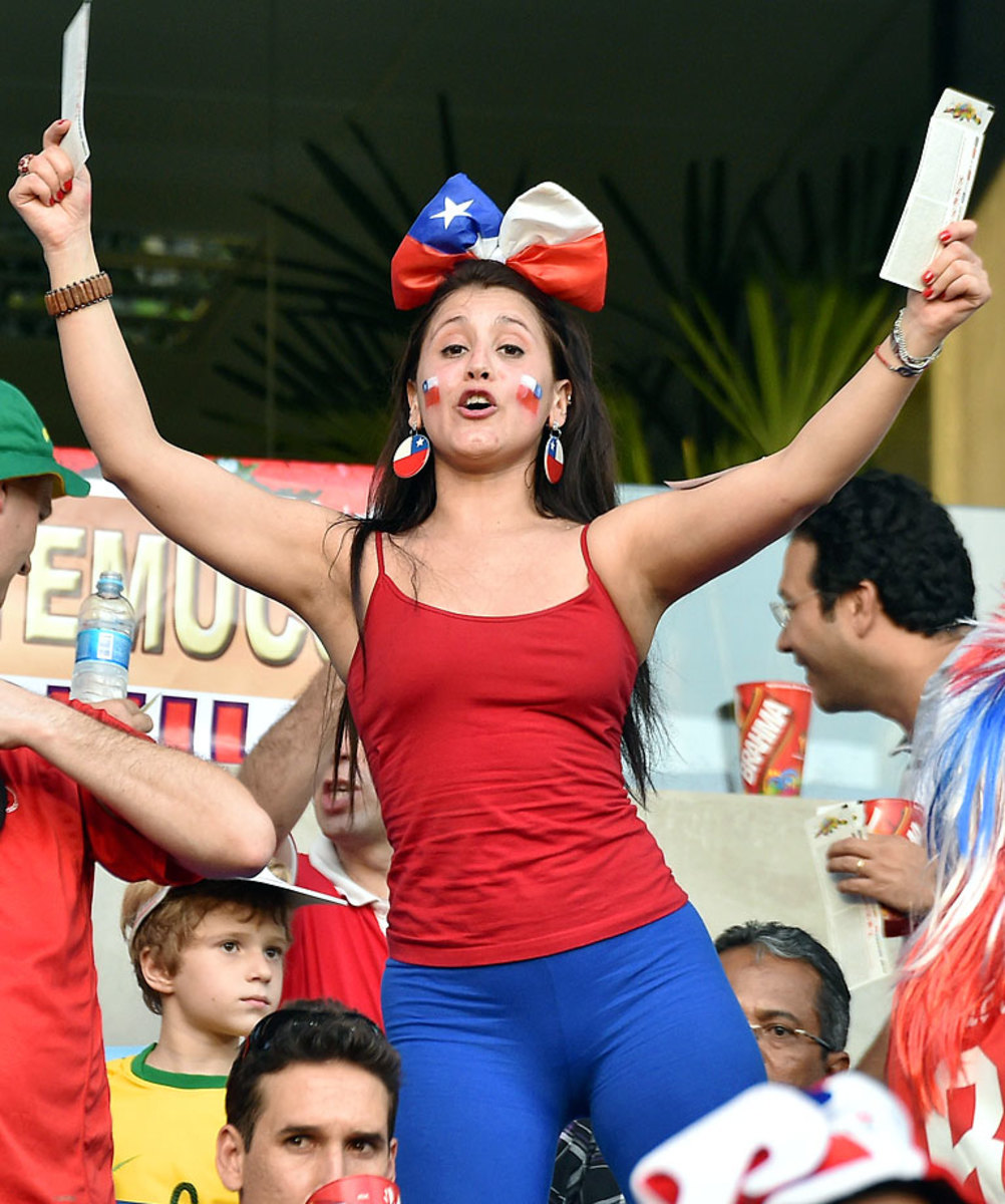 chile-female-fan(2).jpg