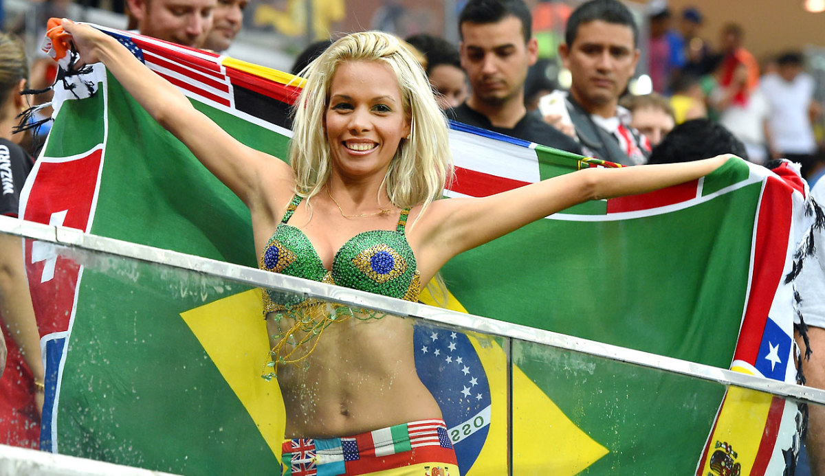brazil-female-fan(3).jpg