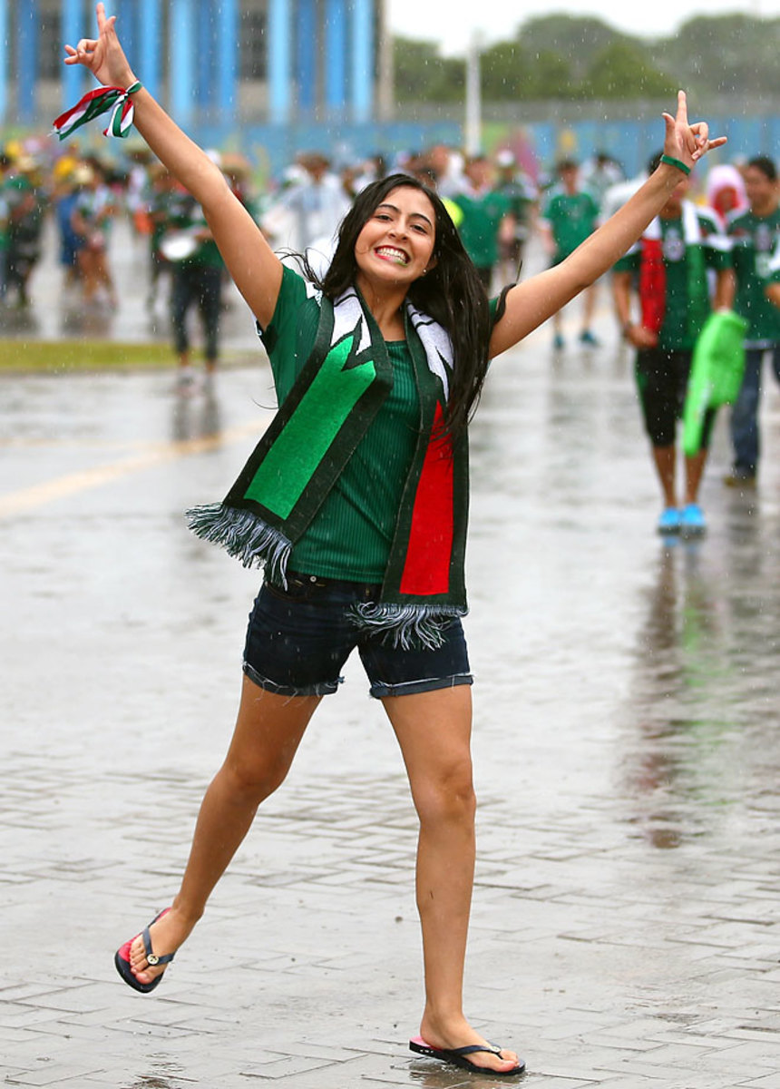 mexico-female-fan.jpg