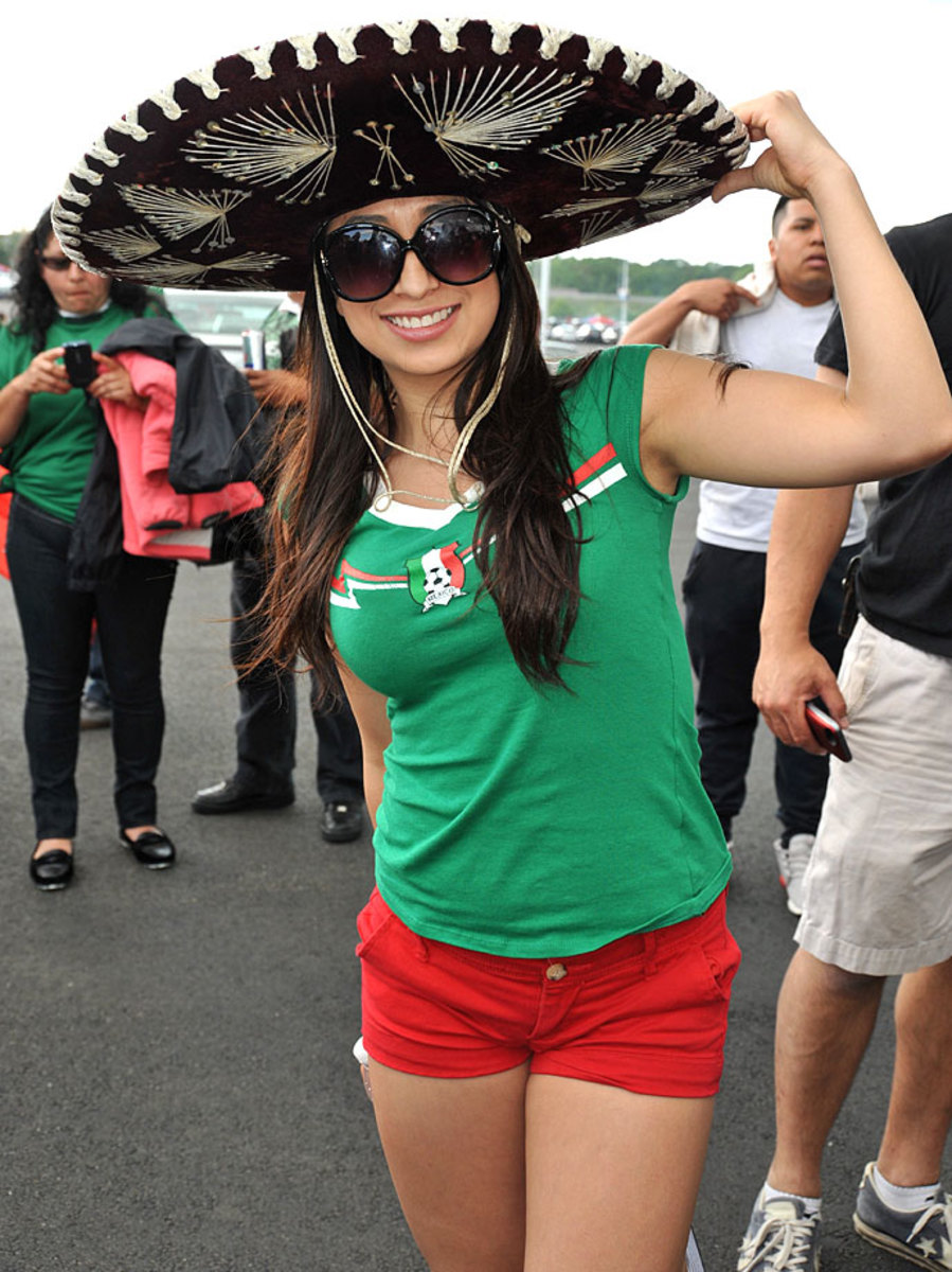 mexico-female-fan(3).jpg
