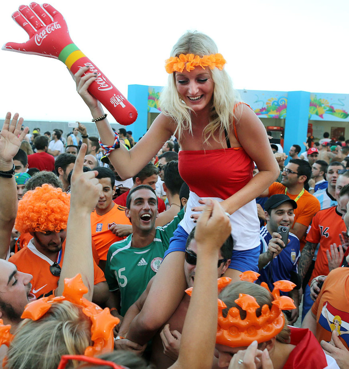 netherlands-female-fan.jpg