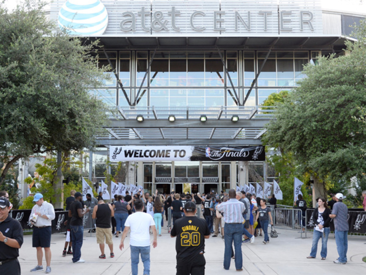 A power failure led to a lack of air conditioning at the AT&T Center for Game 1 of the Finals. (D. Clarke Evans/Getty Images)