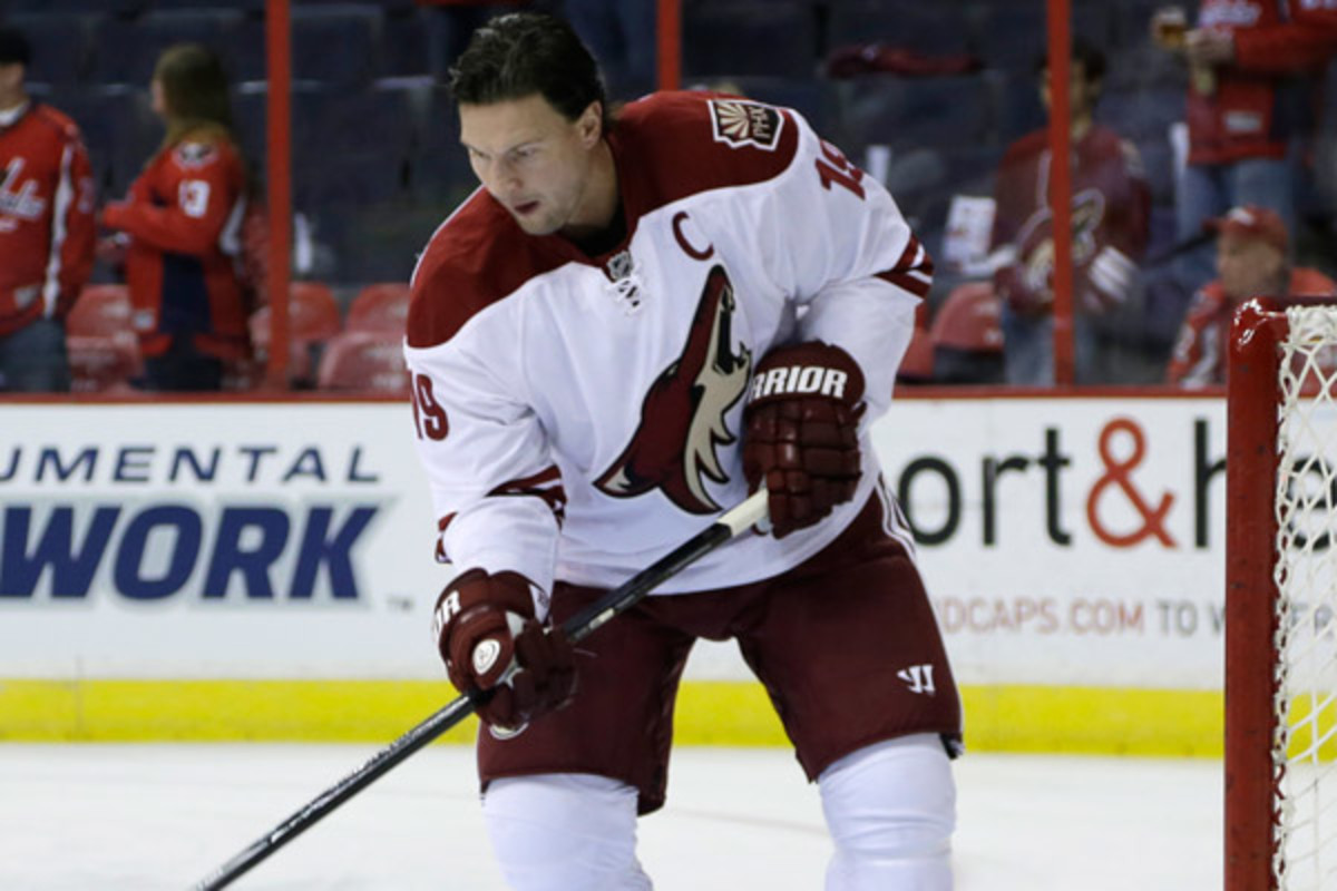 Shane Doan became the 54th NHLer to play in 1,300 career games, and just the 10th to accomplish the feat with just one team (Carolyn Kaster/AP)