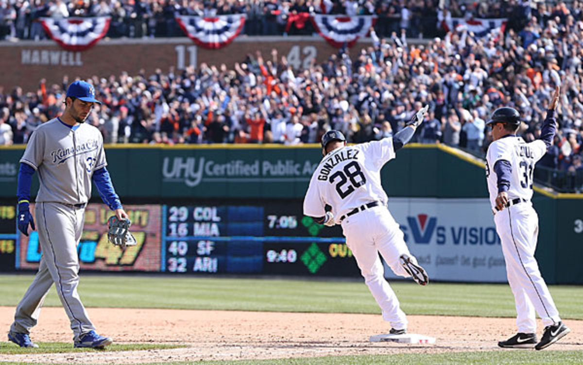Watch Alex Gonzalez ties and wins game in consecutive atbats as