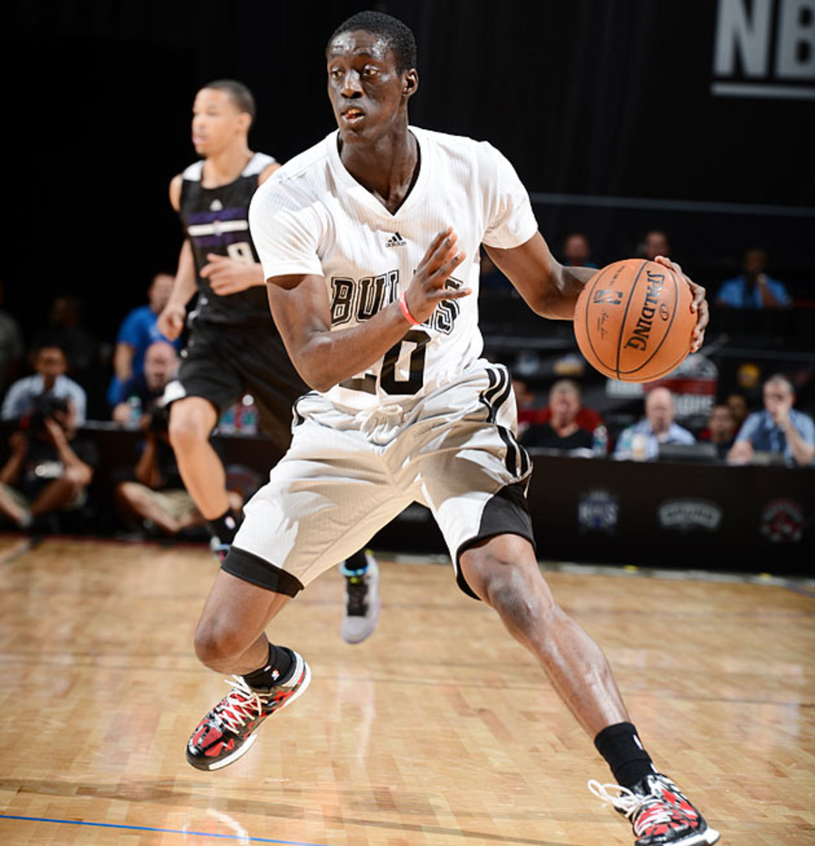 Tony Snell showed off a new haircut and a confident shooting stroke in Vegas.