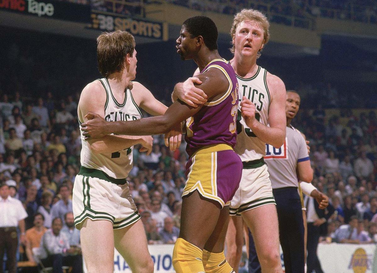 Larry Bird and Magic Johnson fist bump Qiangy