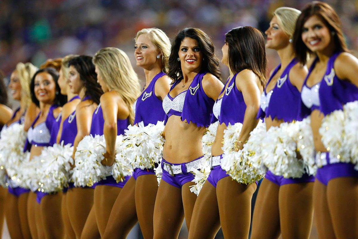Minnesota-Vikings-cheerleaders-AP_906946297722.jpg