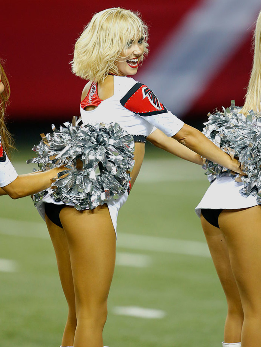 Atlanta-Falcons-cheerleaders-488150814_0232_Titans_at_Falcons.jpg