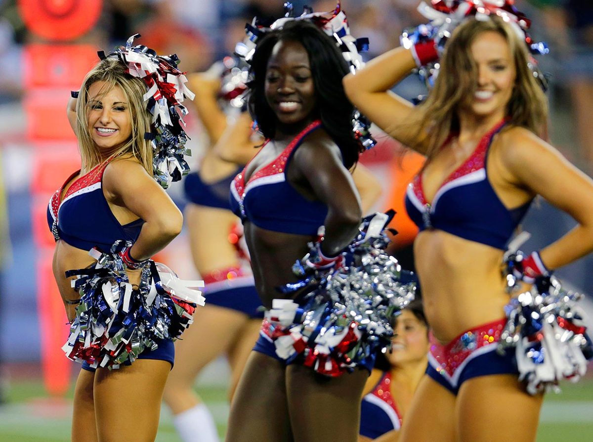 New-England-Patriots-cheerleaders-AP_185429944086.jpg