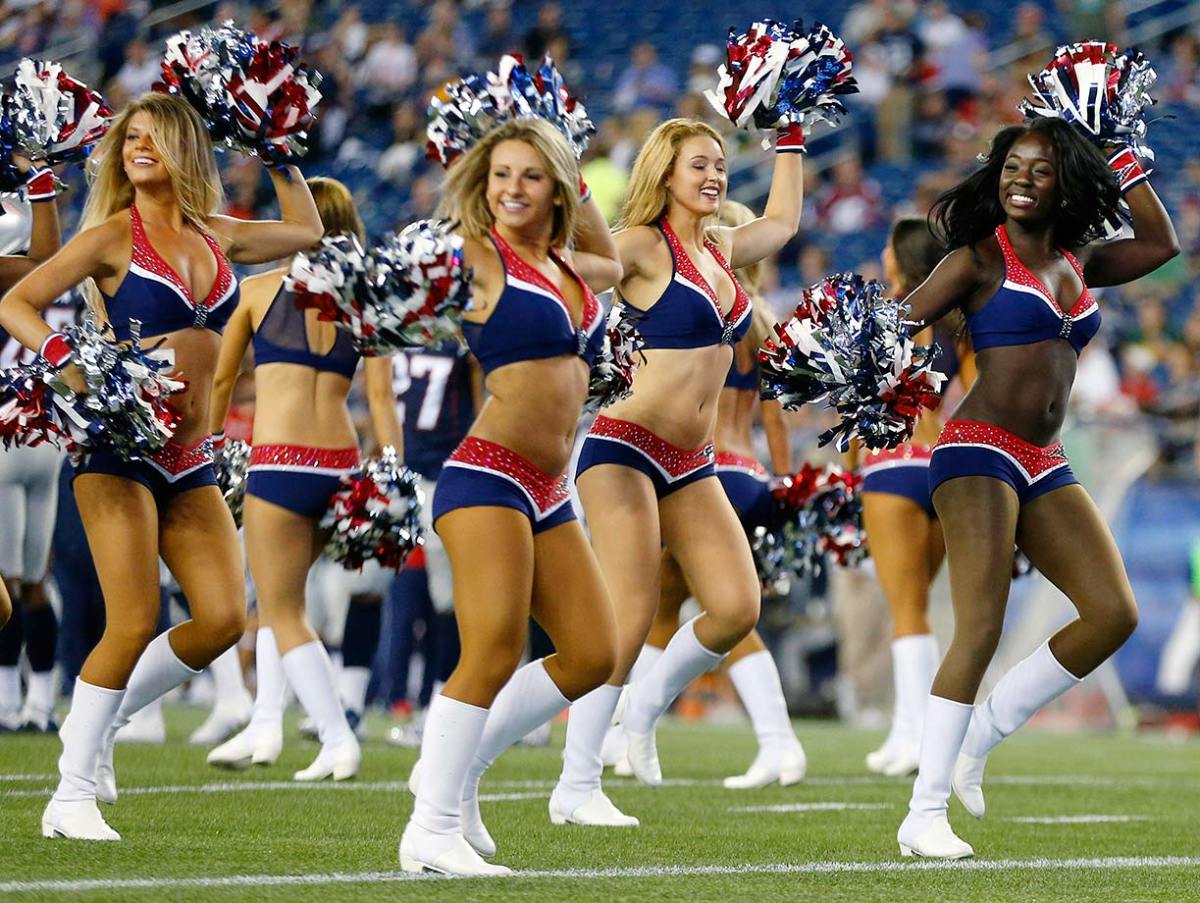New-England-Patriots-cheerleaders-AP_861362936838.jpg