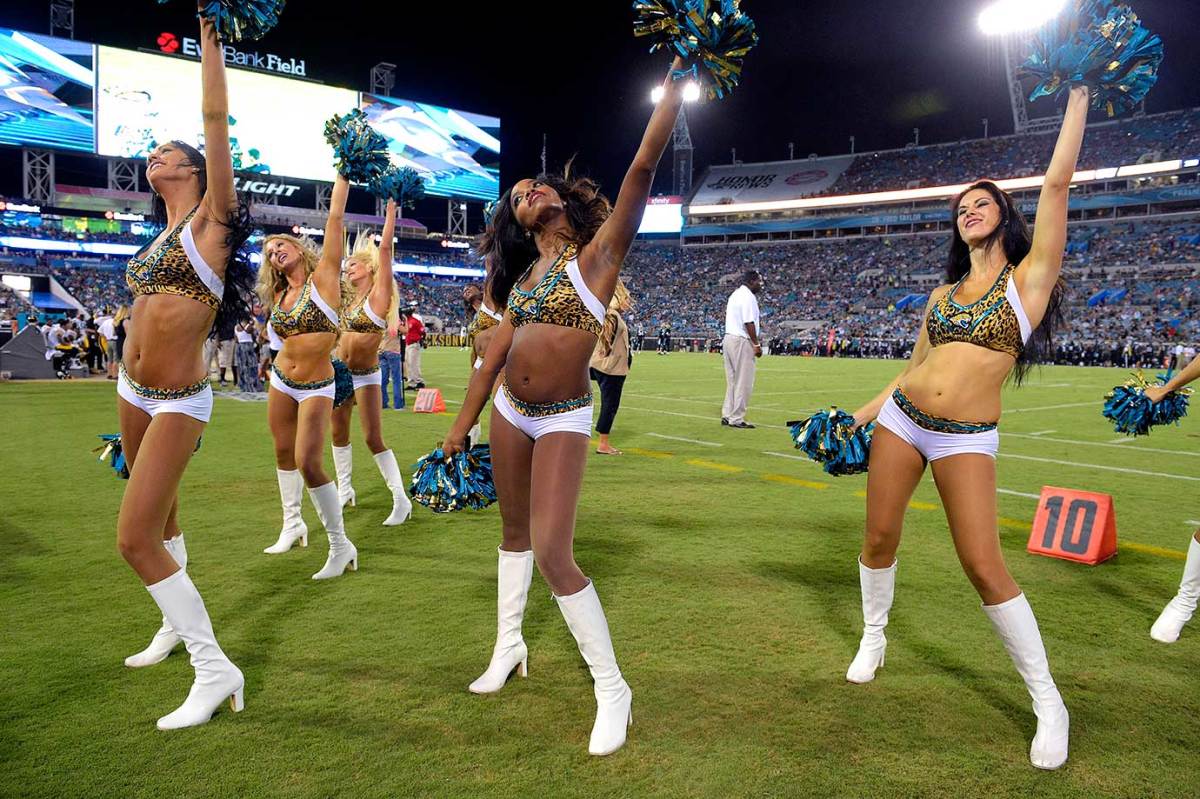 Jacksonville-Jaguars-Roar-cheerleaders-AP_240836160111.jpg