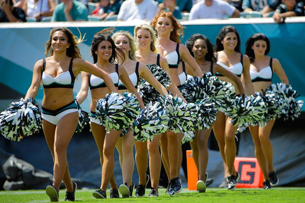 Philadelphia-Eagles-cheerleaders-AP_689634803900.jpg