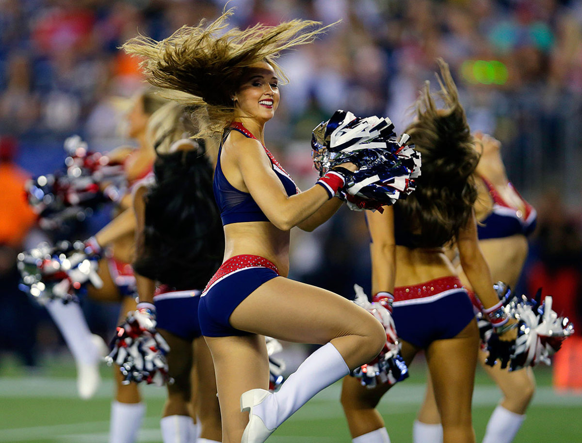 New-England-Patriots-cheerleaders-AP_293185589221.jpg