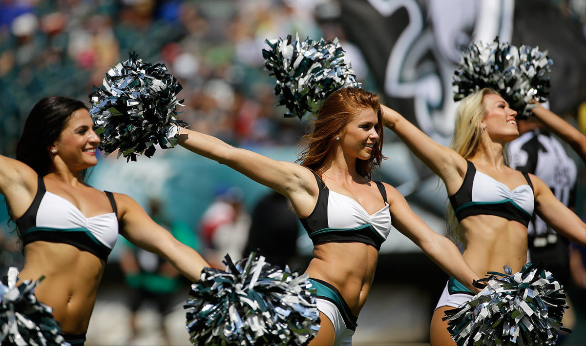 Philadelphia-Eagles-cheerleaders-AP_653152575148.jpg