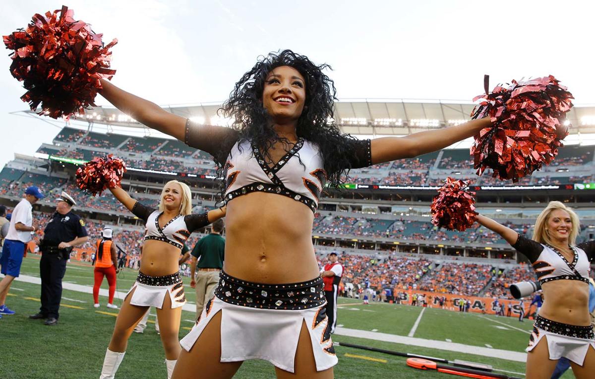 Cincinnati-Bengals-Ben-Gals-cheerleaders-AP_118355930486.jpg