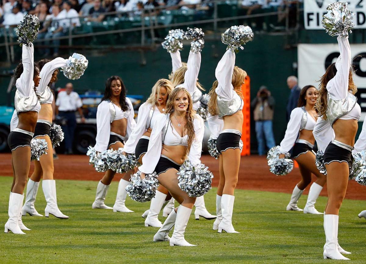 Oakland-Raiders-Raiderettes-cheerleaders-AP_10780148691.jpg