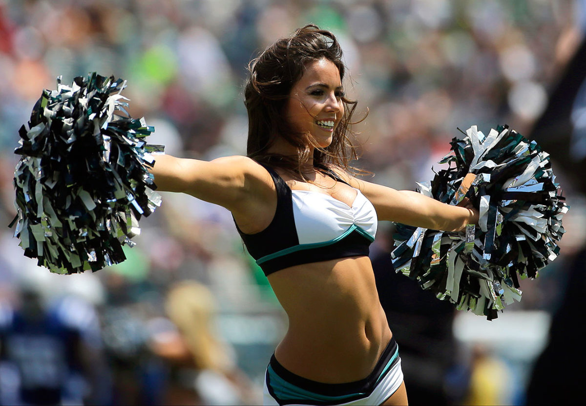 Philadelphia-Eagles-cheerleaders-AP_516925248224.jpg