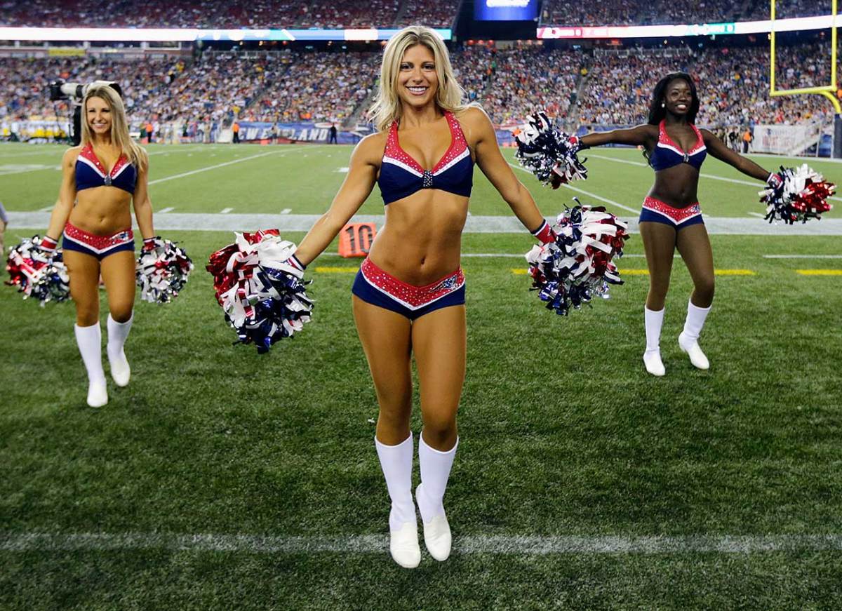 New-England-Patriots-cheerleaders-AP_463967188840.jpg