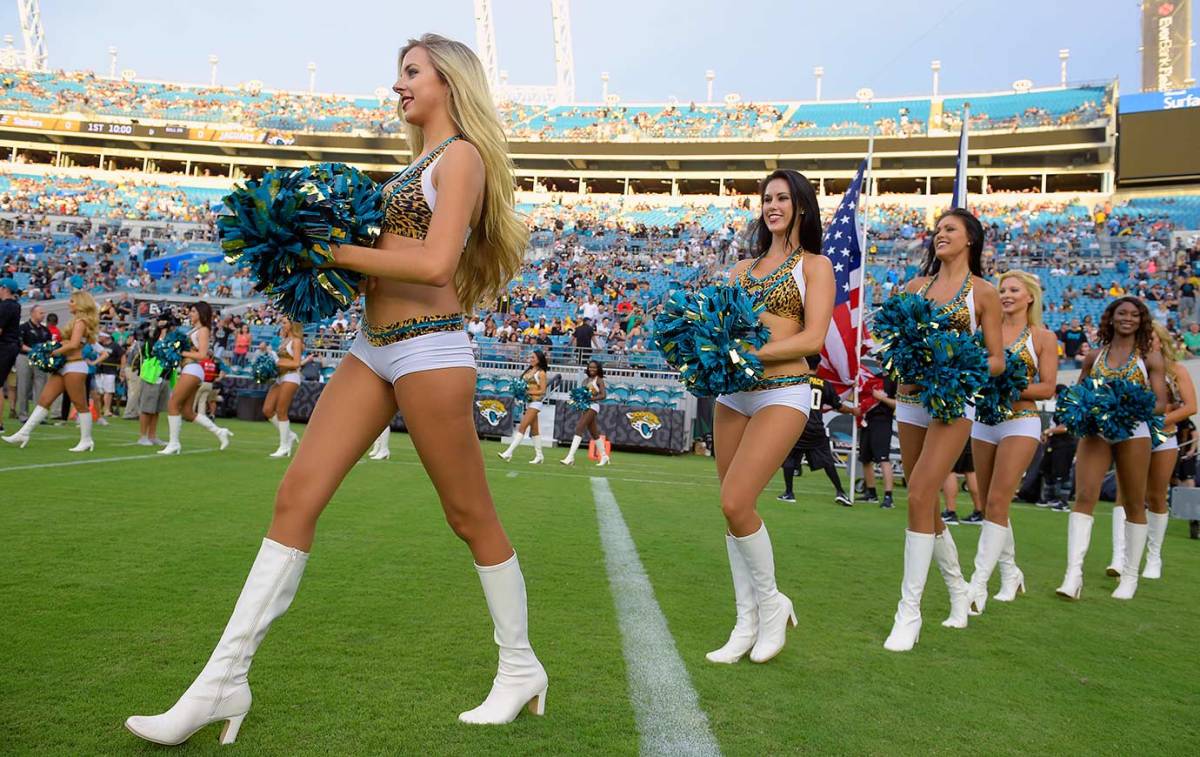 Jacksonville-Jaguars-Roar-cheerleaders-AP_945508248429.jpg