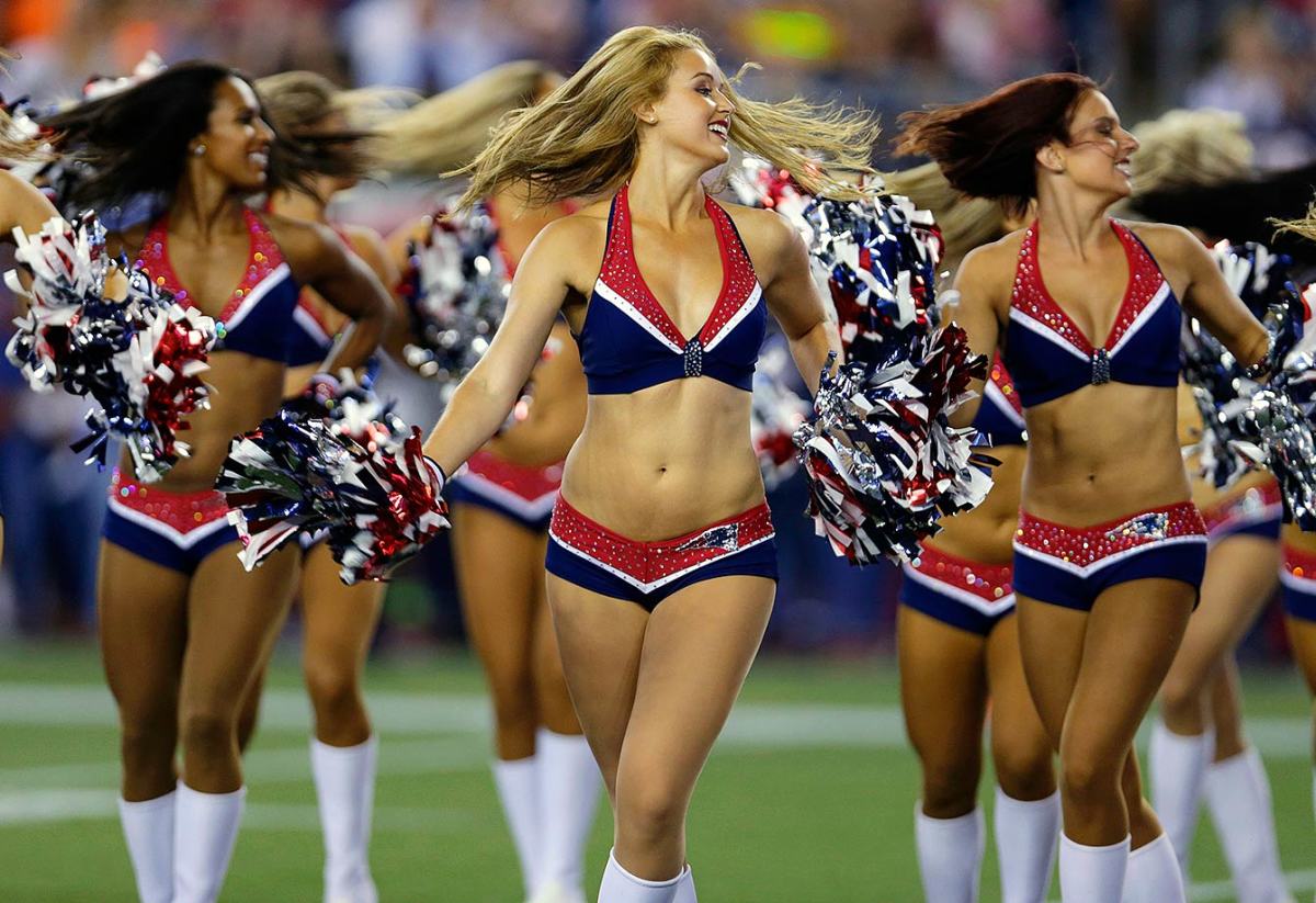 New-England-Patriots-cheerleaders-AP_6703888067.jpg