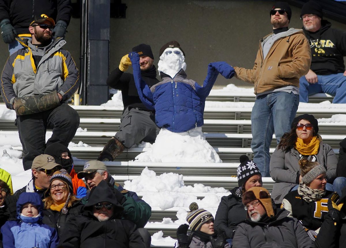 2015-1121-Iowa-snowman-fan.jpg
