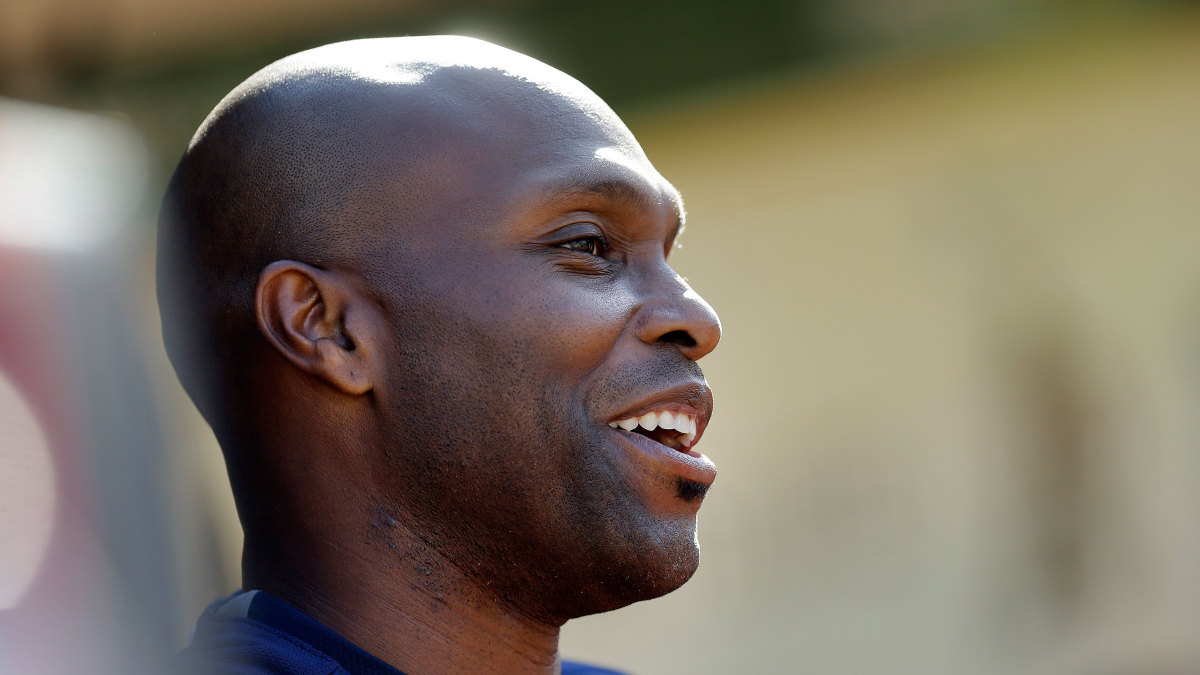 Minnesota Twins prank Torii Hunter on his 40th birthday with diapers