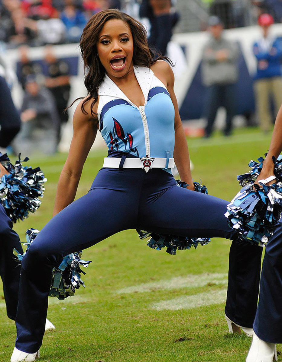 Tennessee-Titans-cheerleaders-ccr151025002_Falcons_at_Titans.jpg