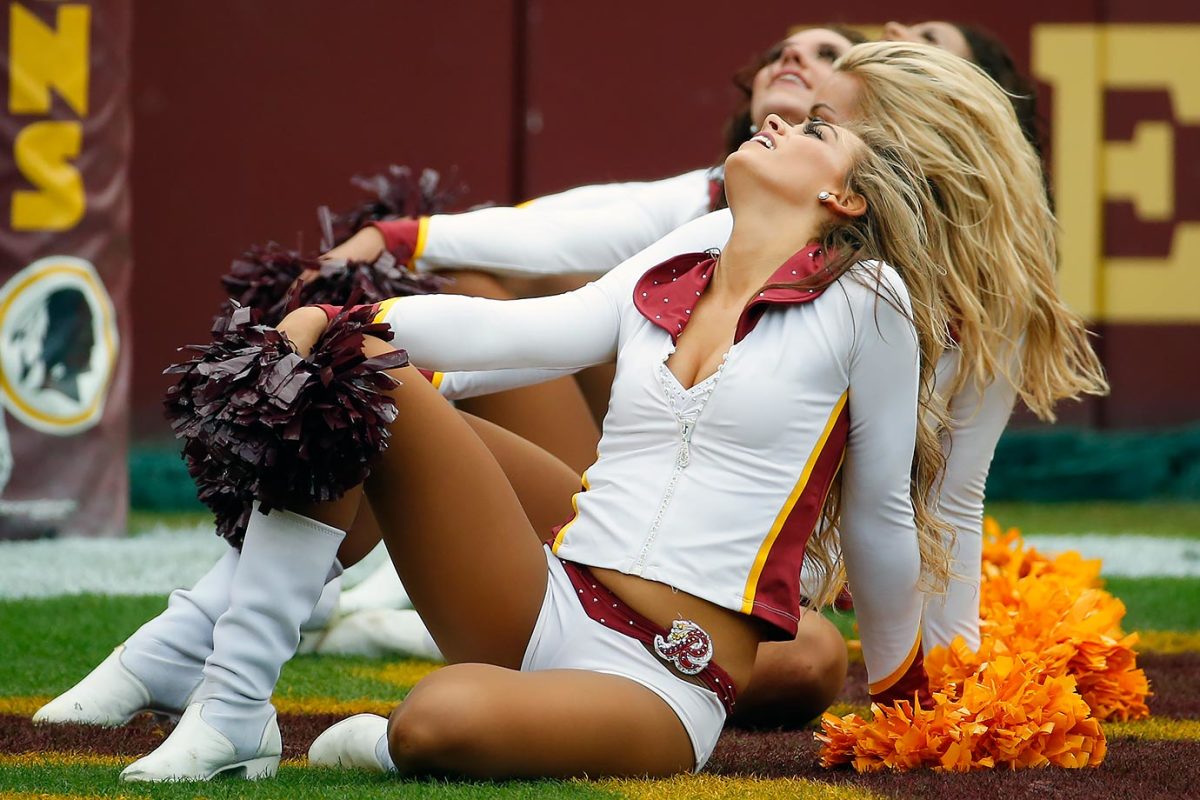Washington-Redskins-cheerleaders-AP_502407478101.jpg