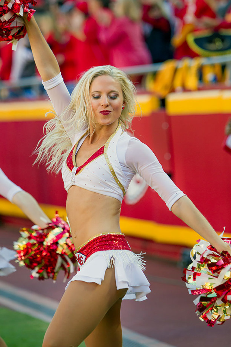 Kansas-City-Chiefs-cheerleaders-CBG1510250895_Steelers_at_Chiefs.jpg