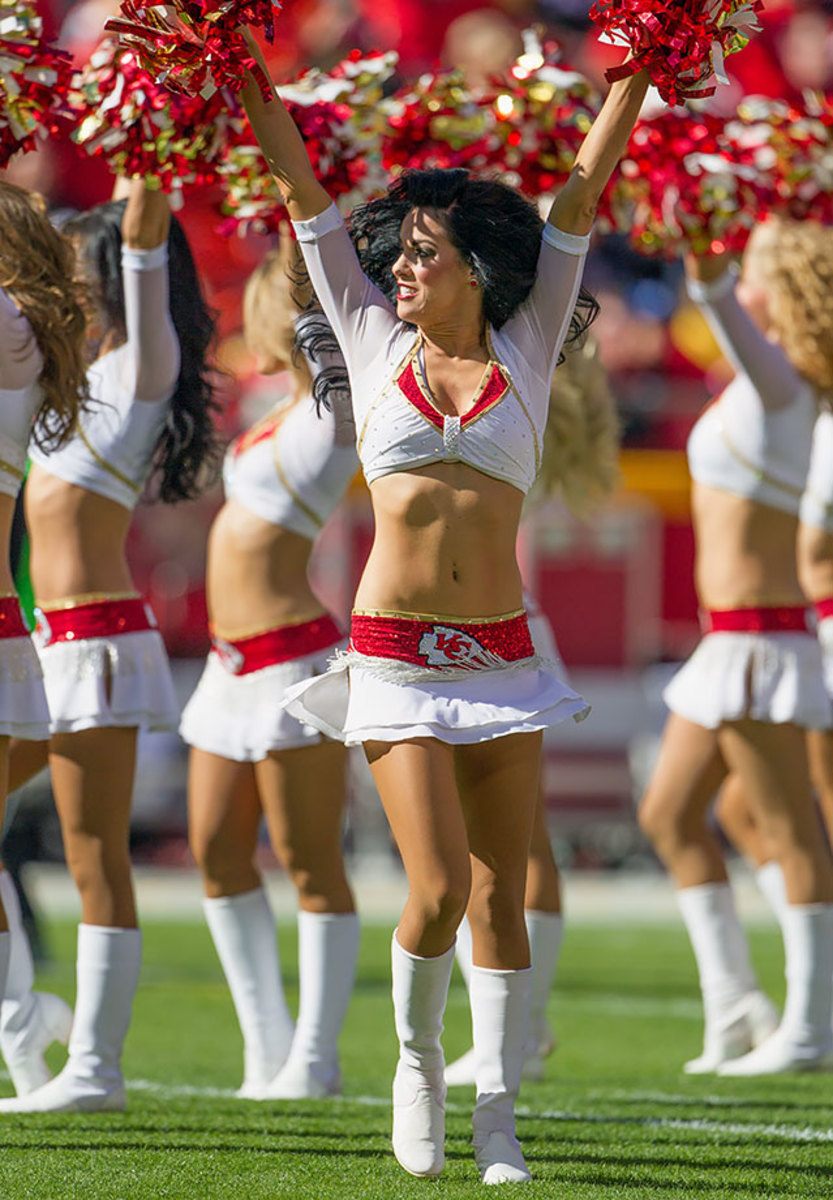 Kansas-City-Chiefs-cheerleaders-CBG1510250186_Steelers_at_Chiefs.jpg