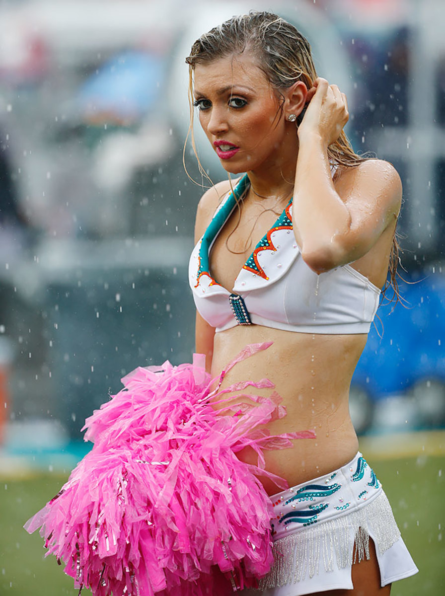 Miami-Dolphins-cheerleaders-AP_37639216099.jpg