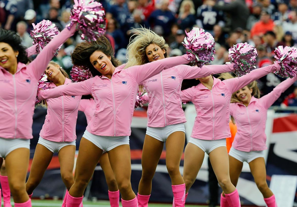 New-England-Patriots-cheerleaders-AP_425533396869.jpg