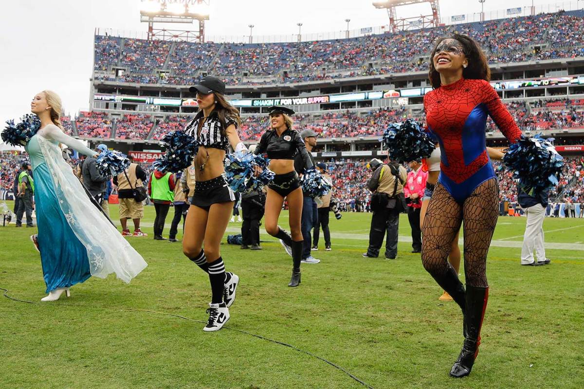 Tennessee-Titans-cheerleaders-AP_67029708185.jpg