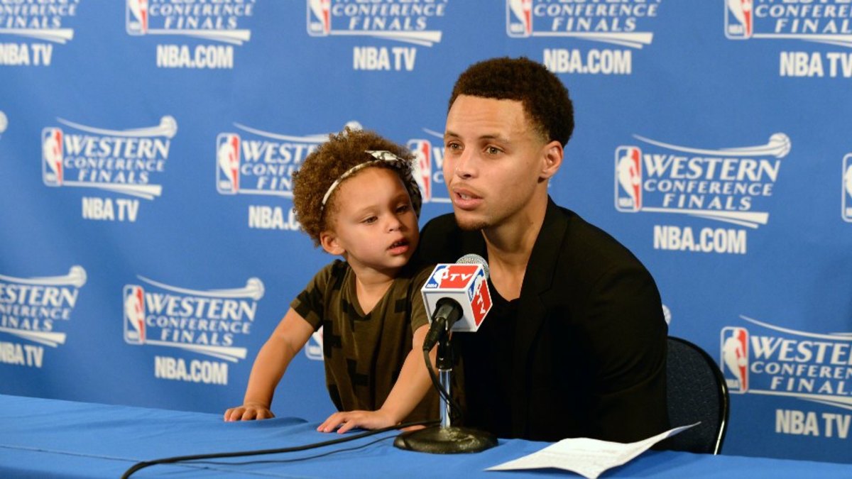 Riley Curry steals the postgame show again 