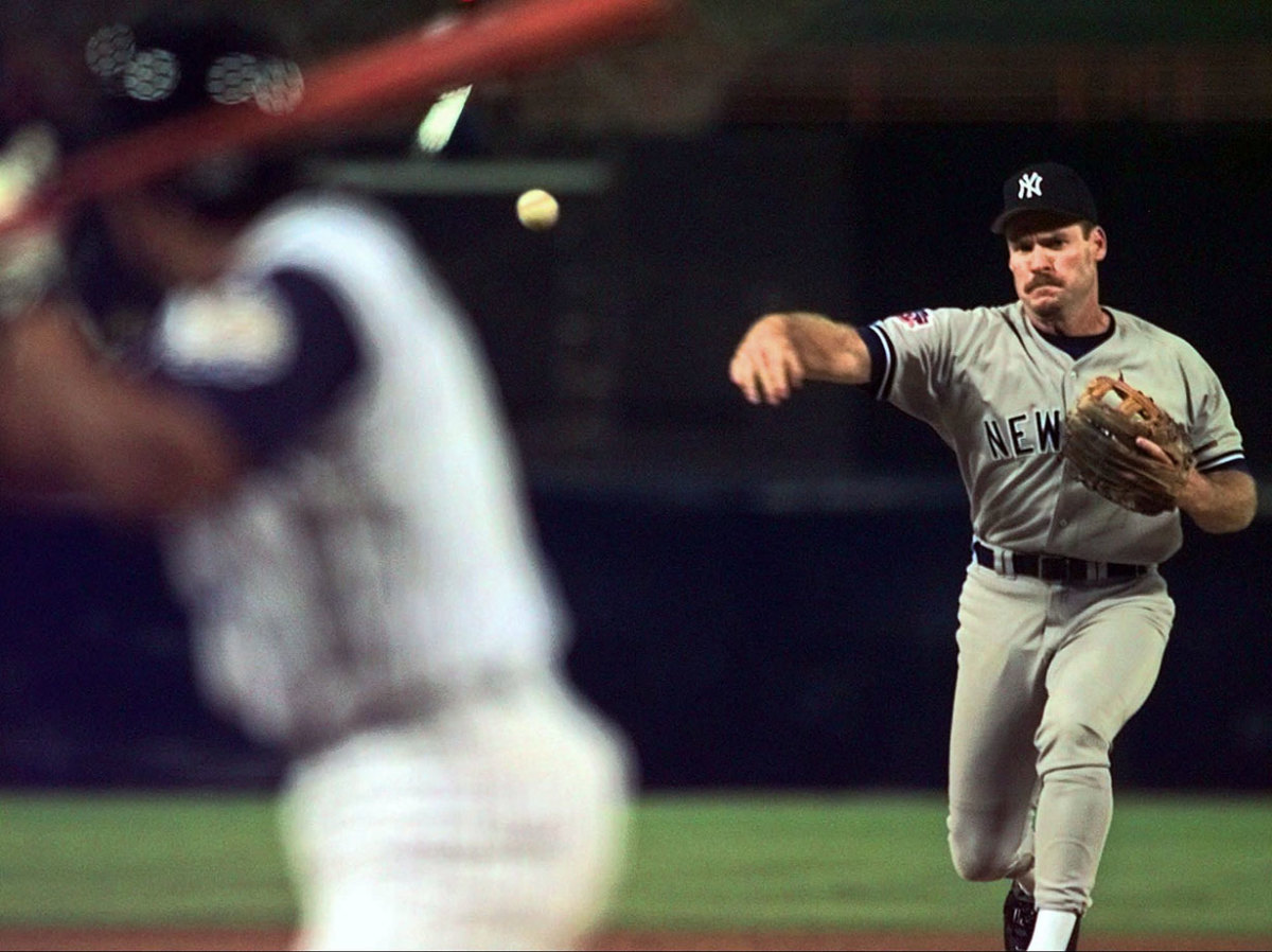 Wade-Boggs-Yankees-pitching.jpg