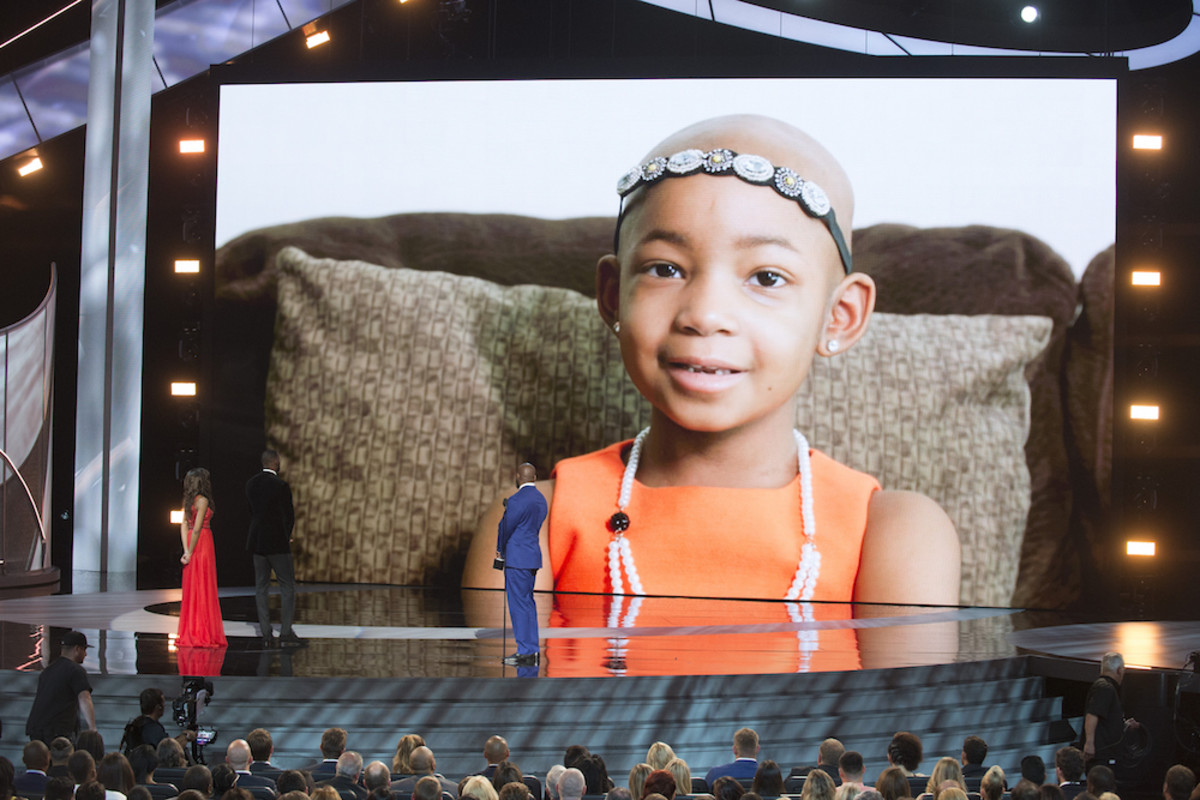 After Devon Still's speech, Leah Still gets her ESPY award Sports(02)