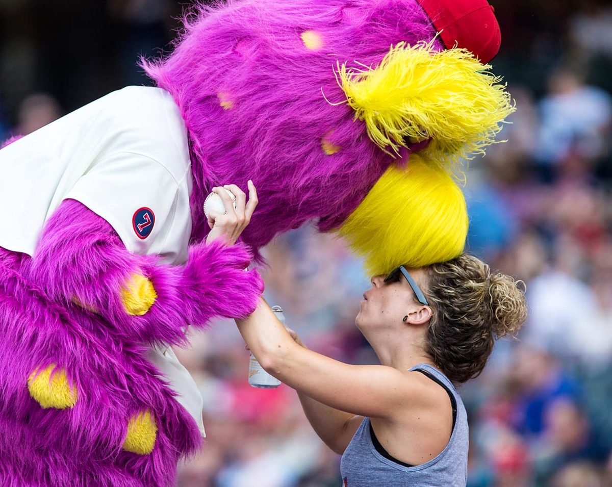 Cleveland-Indians-mascot-Slider.jpg
