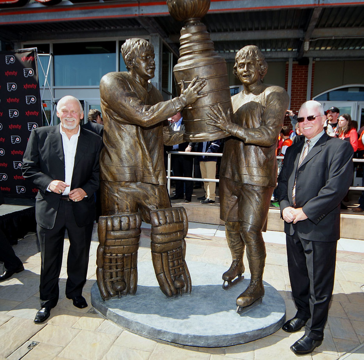 2013-Bernie-Parent-Bobby-Clarke-statues.jpg
