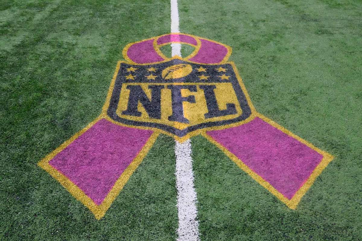 2015-NFL-Pink-October-field-logo-WIRE000071311.jpg