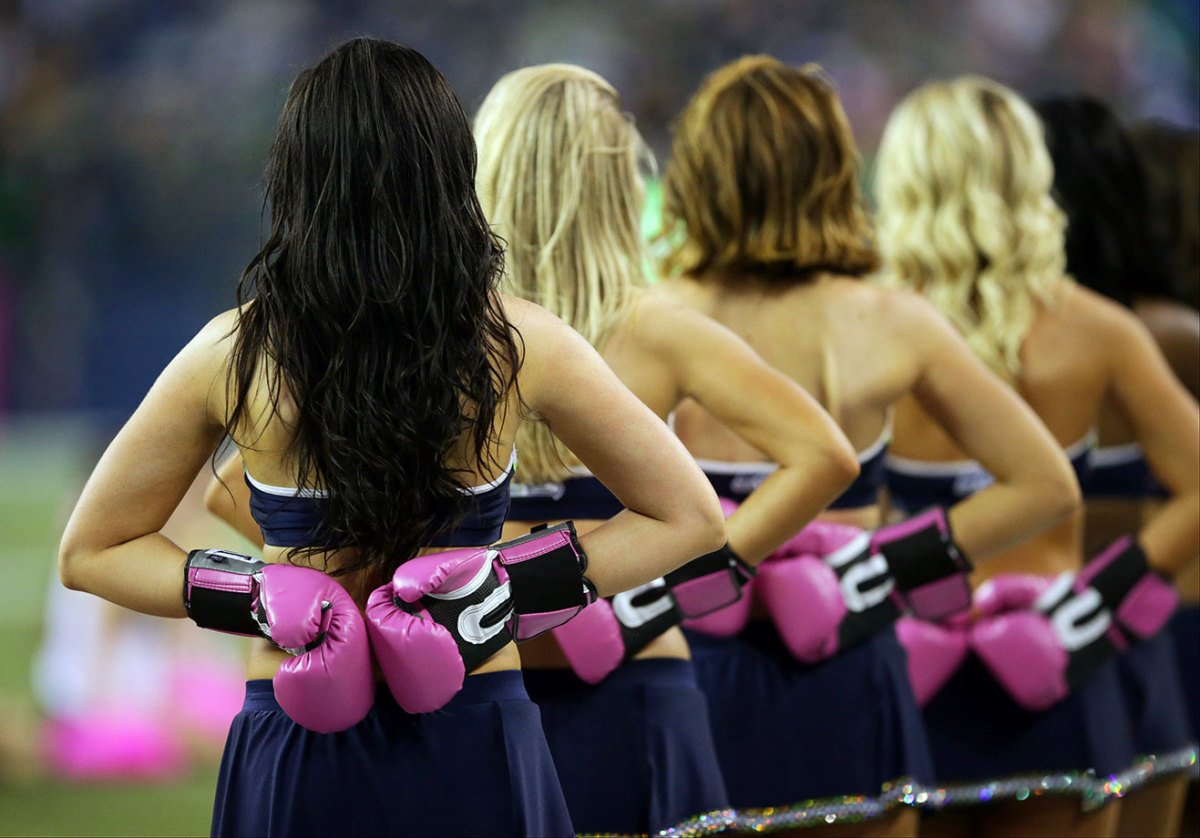 2015-NFL-Pink-October-Seahawks-Sea-Gals-cheerleaders-WIRE000071314.jpg
