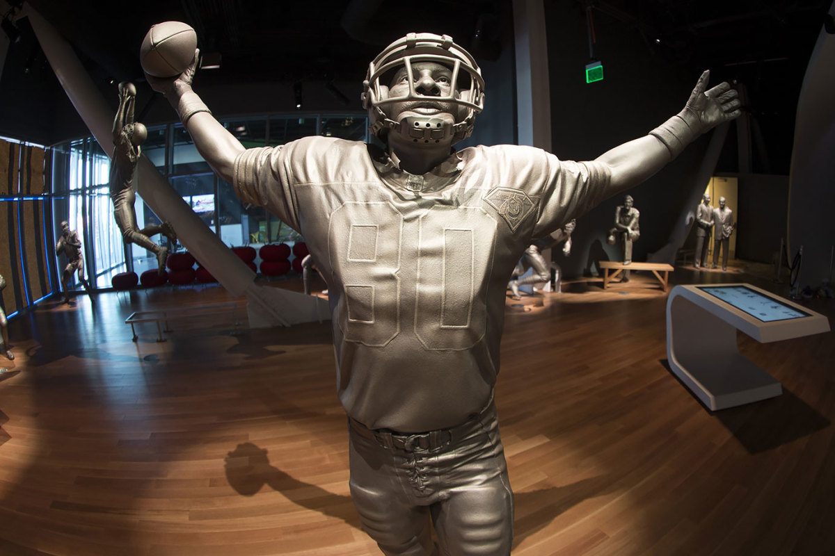 2014-0801-Jerry-Rice-sculpture-X158508_TK1059.jpg
