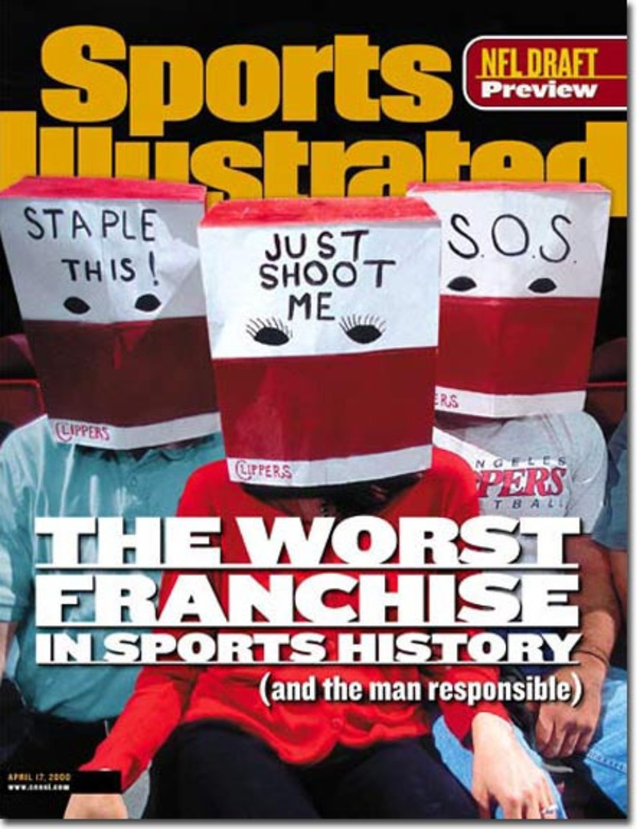 Knicks fans wear paper bags on their heads during loss to Rockets