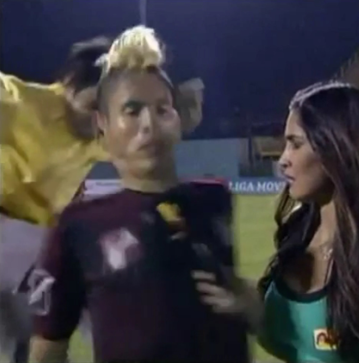 Collection 100+ Background Images Soccer Girl Kicked In Face Stunning