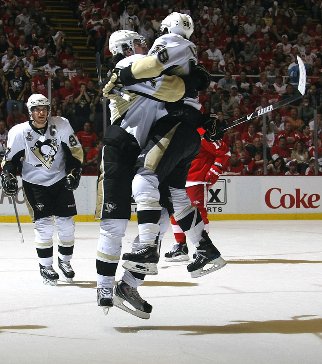 2009-evgeni-malkin-kris-letang.jpg