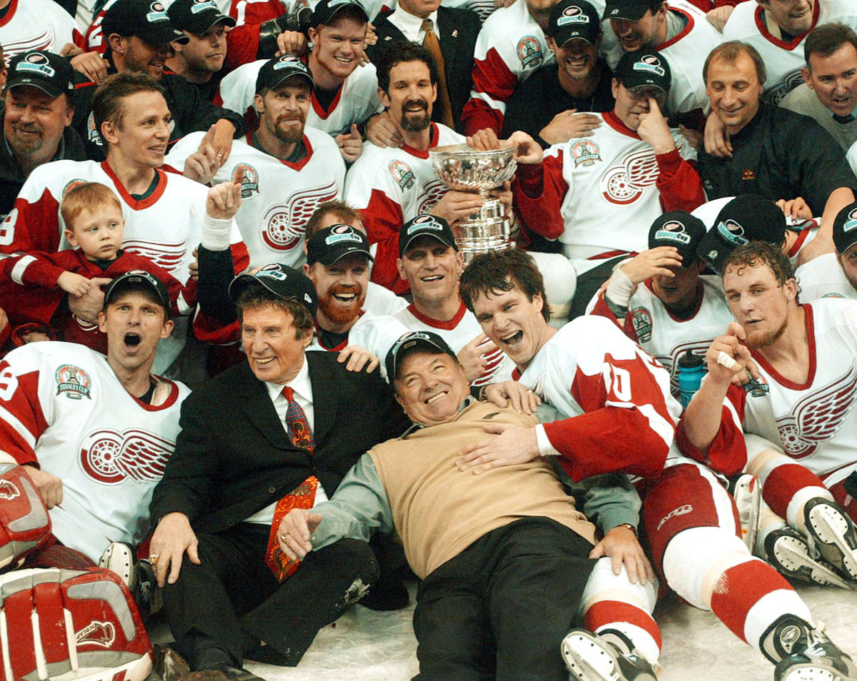 2002-red-wings-scotty-bowman.jpg