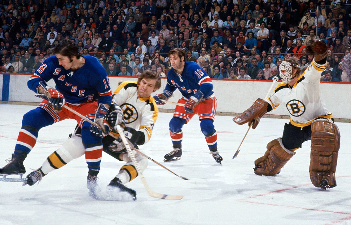 1972-walt-tkaczuk-bobby-orr-gerry-cheevers-079114223.jpg