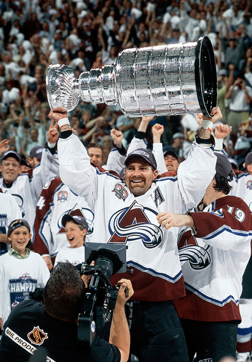 2001-Stanley-Cup-Final-Ray-Bourque-001233447.jpg