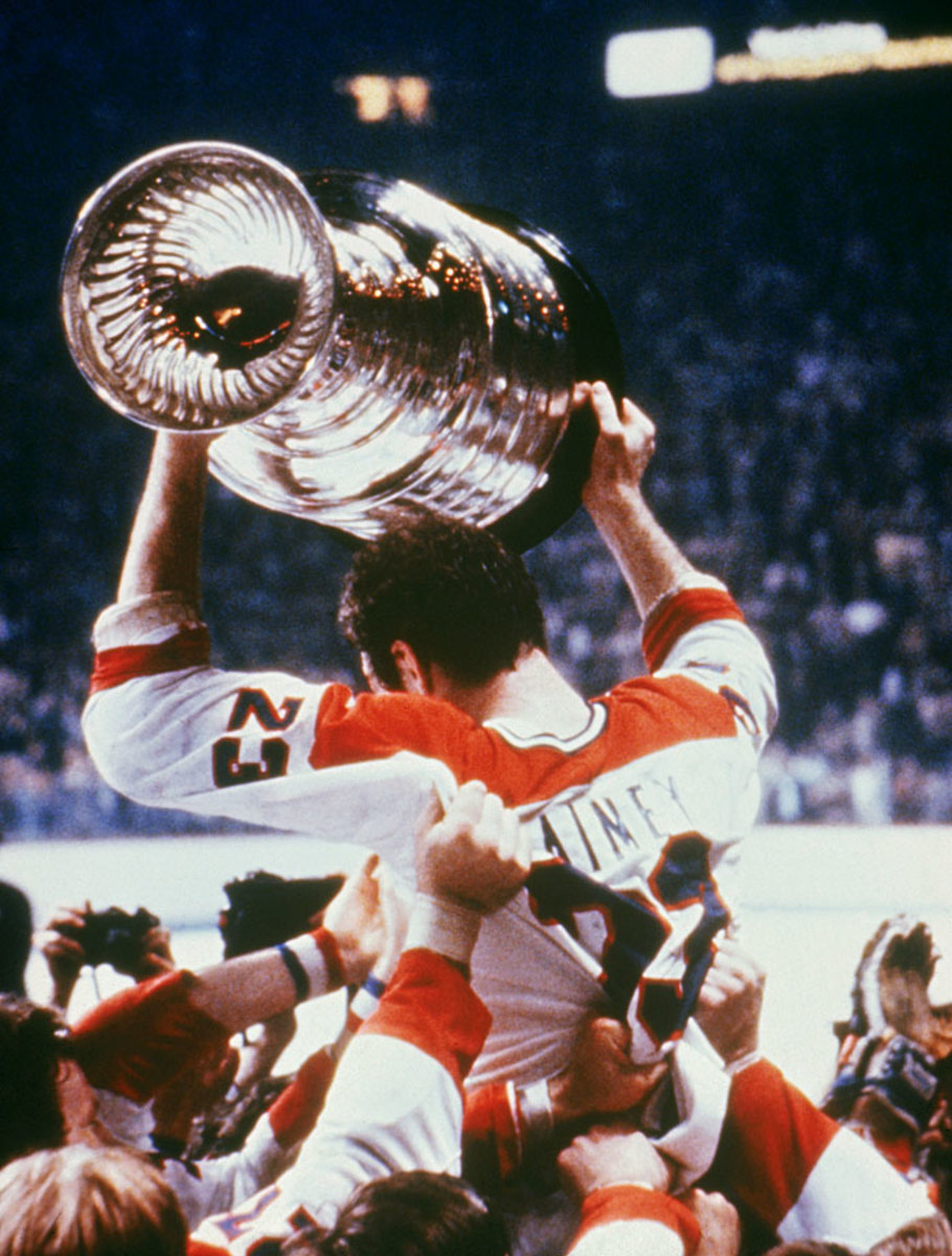 1979-bob-gainey-stanley-cup.jpg