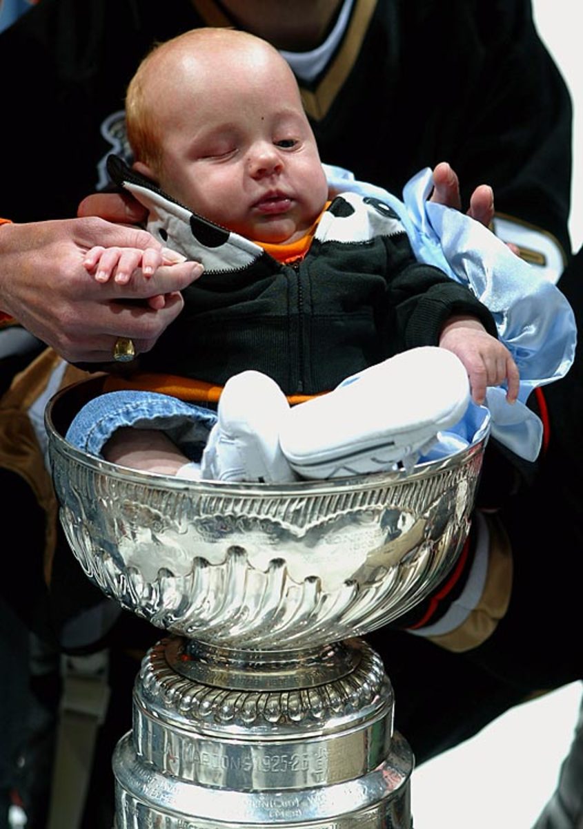 140521234419-2007-jean-sebastien-giguere-son-maxime-stanley-cup-single-image-cut.jpg