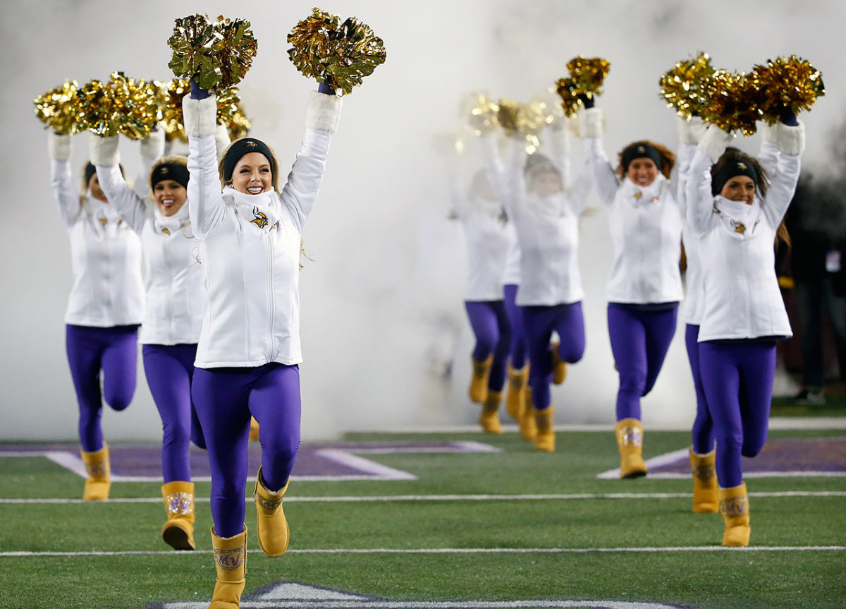Minnesota-Vikings-cheerleaders-AP_921447600986.jpg